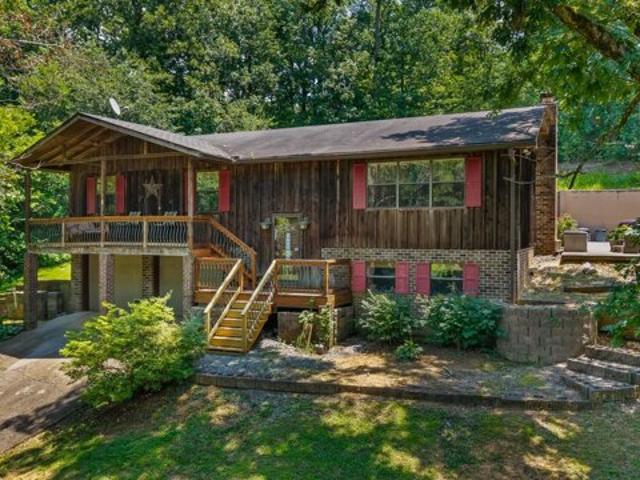 House for sale in Benton