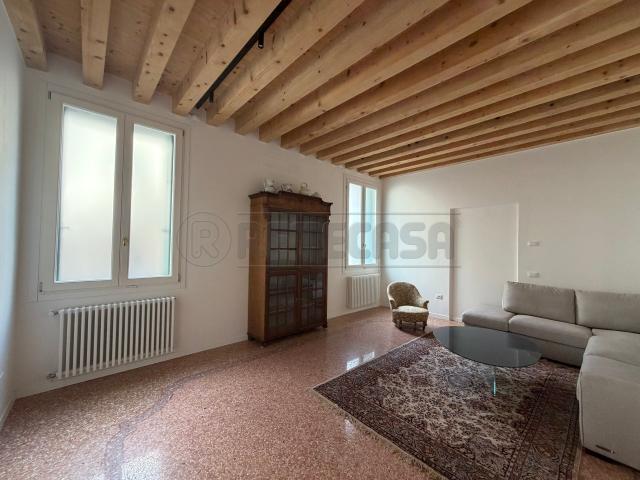 Appartamento in affitto a Pilastroni, Bassano Del Grappa