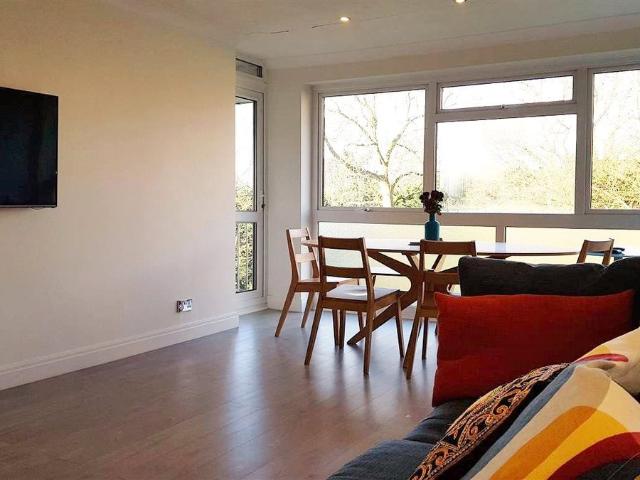 Apartment for rent in Little Stanmore, Greater London