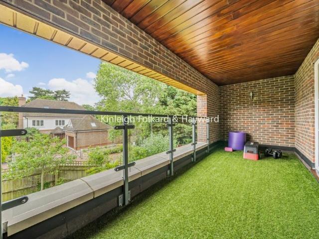 Apartment for rent in Bromley, Bickley