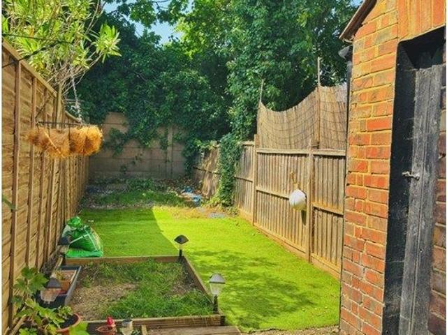 Apartment for rent in Furzedown, Greater London