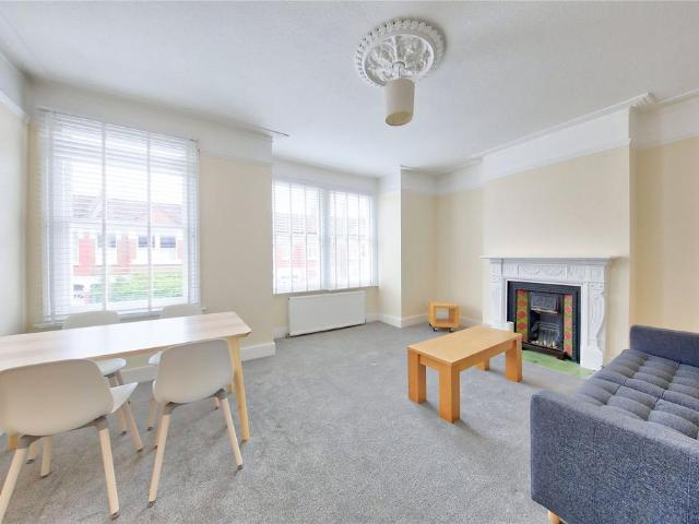 Apartment for rent in Furzedown, Greater London