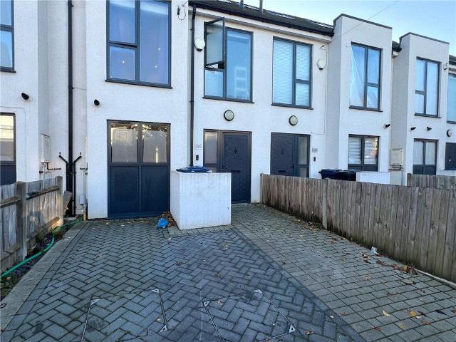 House for rent in London Borough of Ealing, Perivale