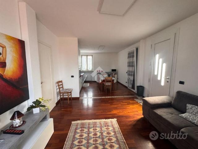 Villa Indipendente in affitto a Gurone, Malnate