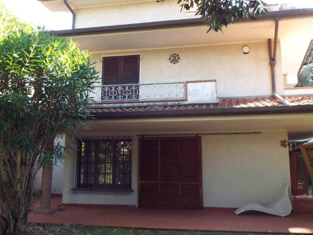 Villa Indipendente in affitto a Roma Imperiale, Forte Dei Marmi