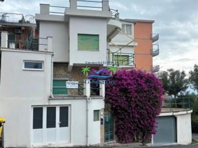 Villa Indipendente in vendita a Andora, Liguria