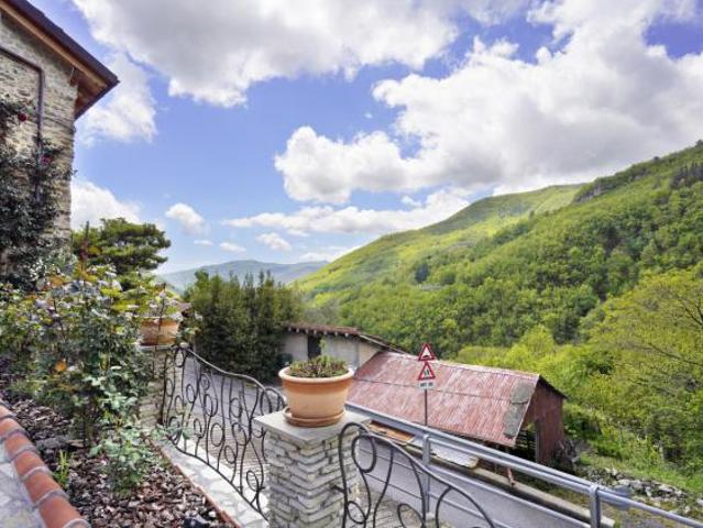 Appartamento in vendita a Armo, Liguria