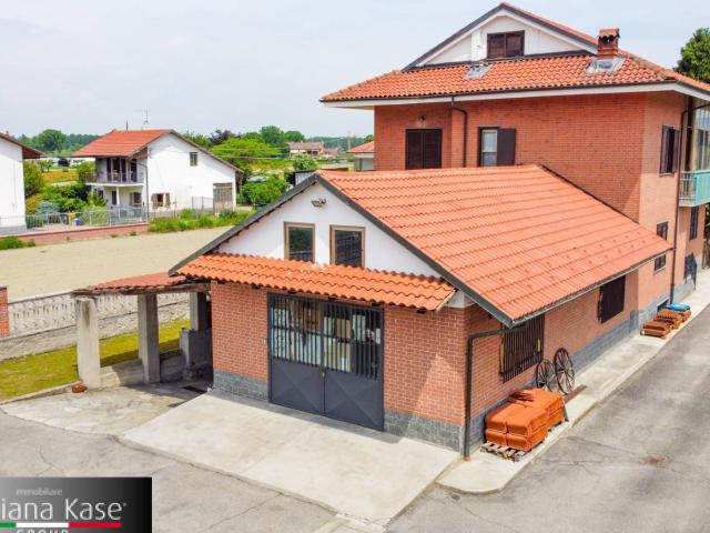 Villa Indipendente in vendita a Castiglione Torinese, Piemonte
