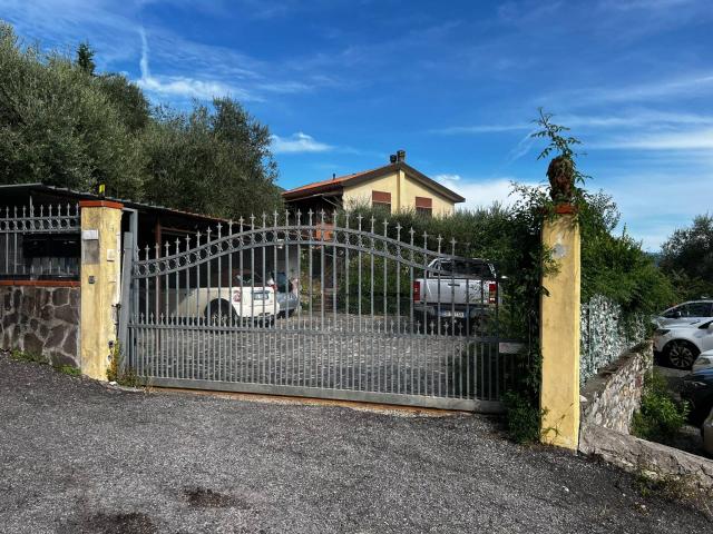 Villa Indipendente in vendita a Fabiano Alto, La Spezia