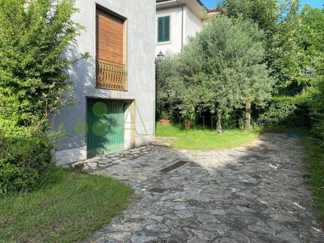 Villa Indipendente in vendita a Sant'Anna, Bagni Di Lucca Ponte