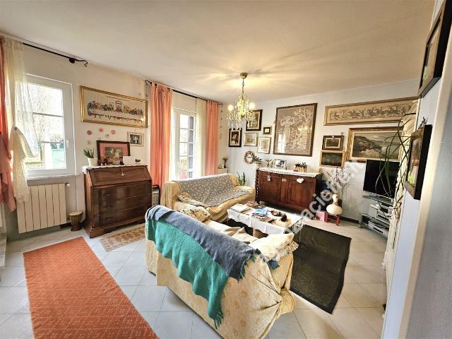 Villa Indipendente in vendita a Marina di Massa, Marina Di Massa