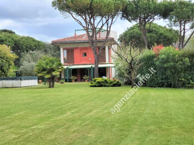 Villa Indipendente in vendita a Poveromo, Marina Di Massa