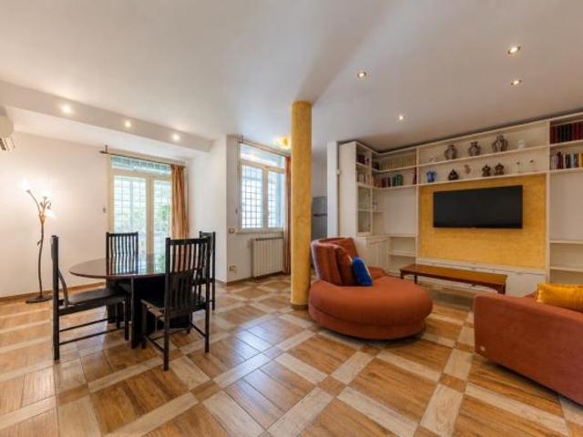 Villa Indipendente in vendita a Borgo Medievale, Roma Capitale