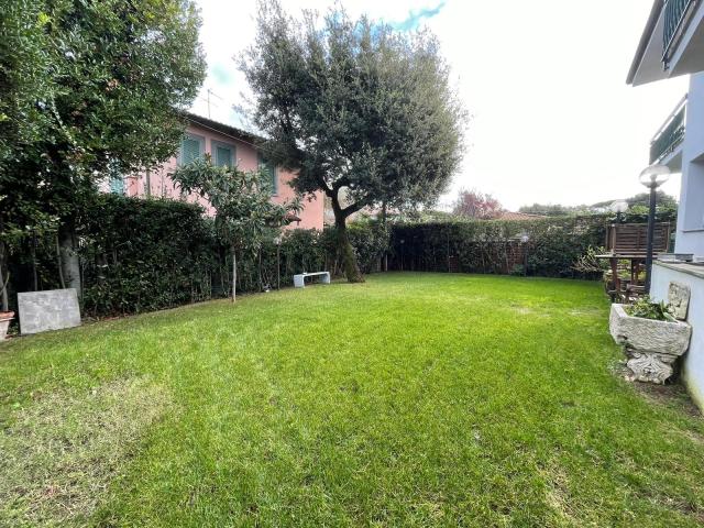 Villa Indipendente in vendita a Tonfano, Toscana