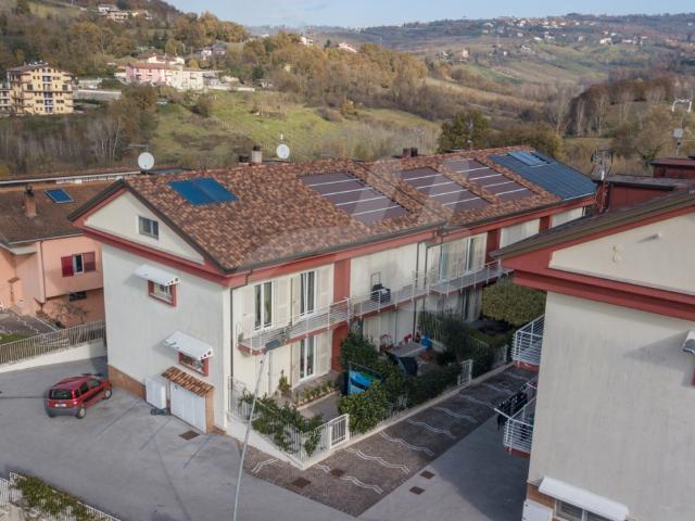Villa Indipendente in vendita a Pratola Serra, Campania