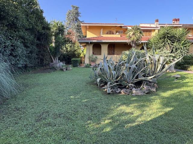 Villa Indipendente in vendita a Municipio Roma X, Roma Capitale