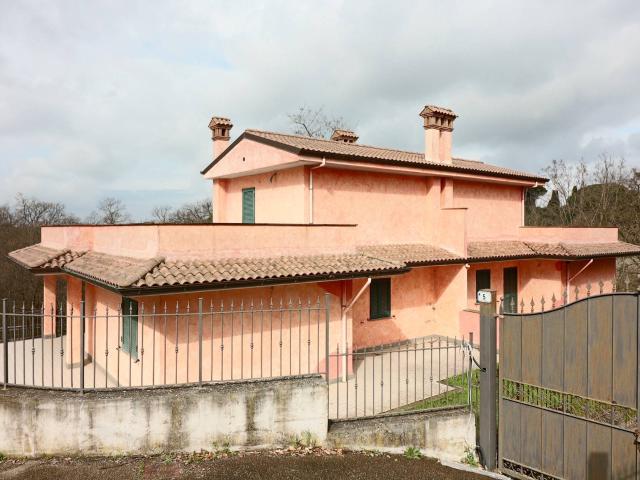 Villa Indipendente in vendita a Pian di San Martino, Vetralla