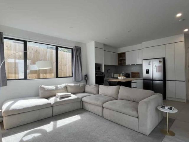 Townhouse for rent in Rānui, Henderson-Massey