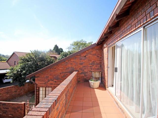 Townhouse for sale in Johannesburg, West