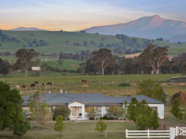 Cottage for sale in Mansfield, Shire of Mansfield