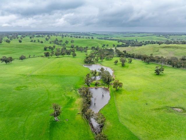 Cottage for sale in Chetwynd, Victoria