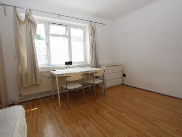 Room for rent in Cann Hall, Greater London