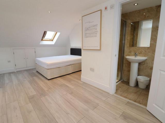 Room for rent in Charlton, Greater London