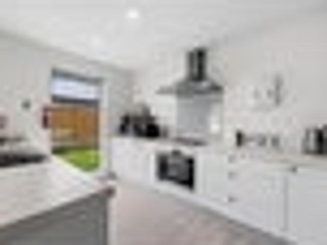 House for sale in Chaslands, Canterbury