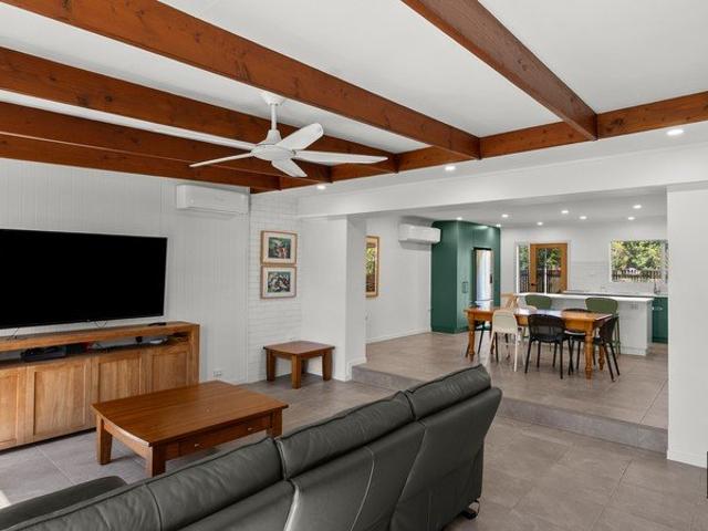 House for sale in Holloways Beach, Cairns