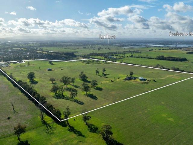 Cottage for sale in Camerons Creek, Victoria