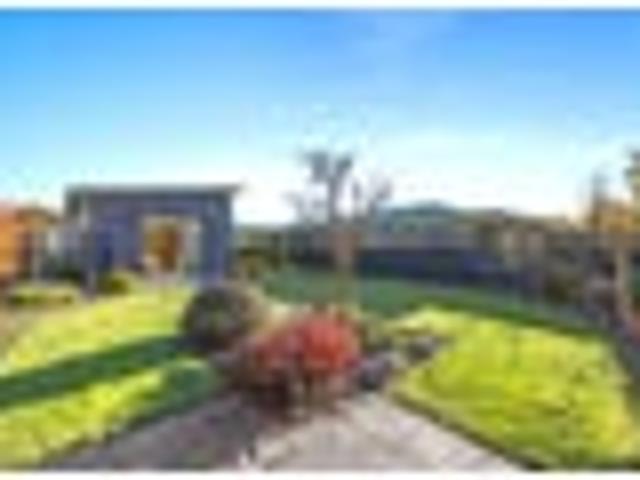 House for sale in Chaslands, Canterbury