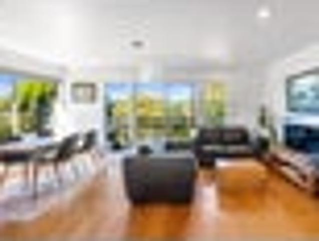 House for sale in Oratia