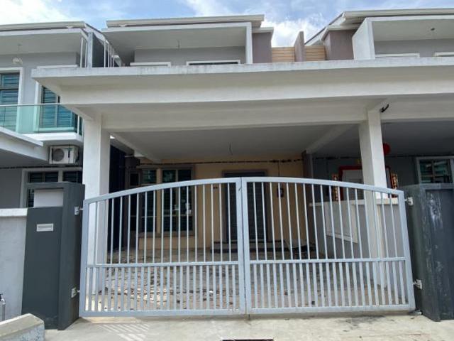 Terraced House for sale in Malaka
