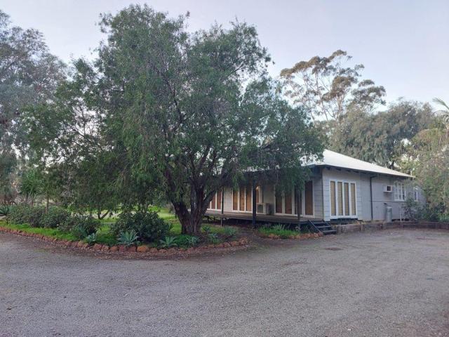 Cottage for rent in Serpentine, Western Australia