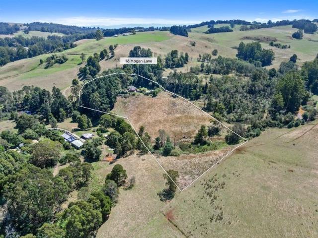 Cottage for sale in Trafalgar South, Victoria