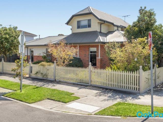Townhouse for sale in Camerons Creek, Victoria