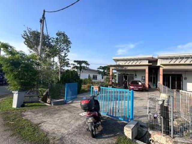 Terraced House for sale in Malaka