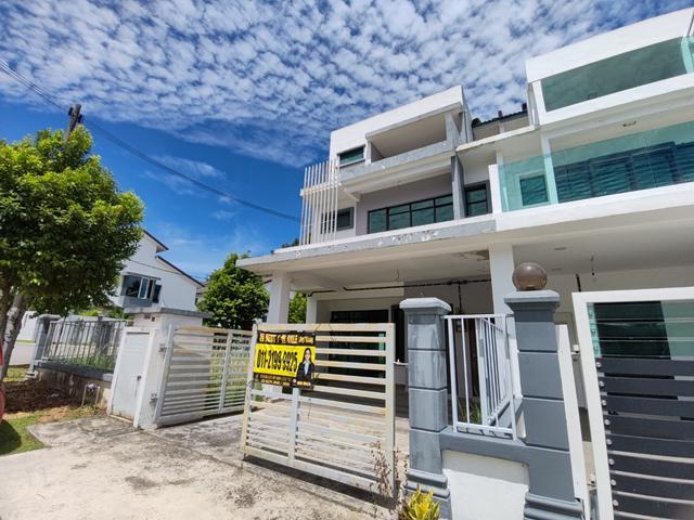 Terraced House for sale in Malaka