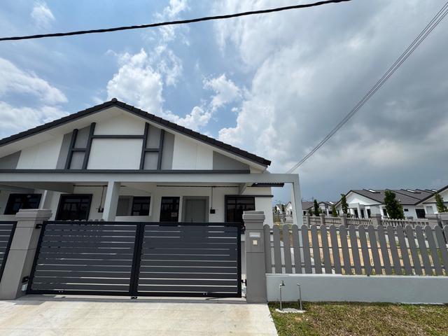 Terraced House for sale in Malaka