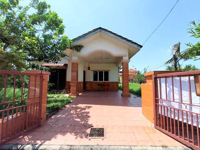 Bungalow for sale in Malaka