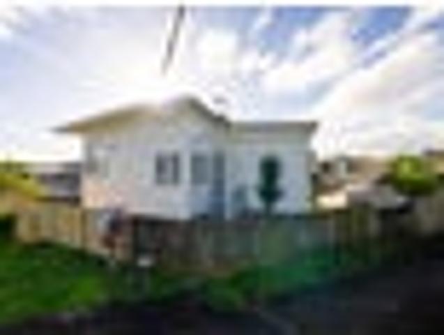 House for sale in Oratia