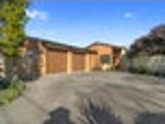 House for sale in Hamilton East