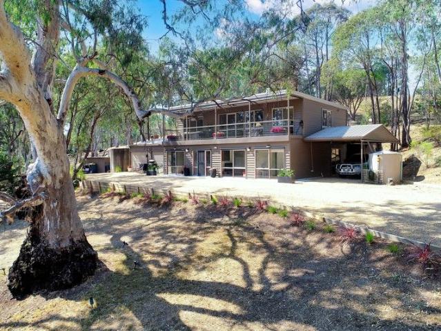 House for sale in Howes Creek, Victoria