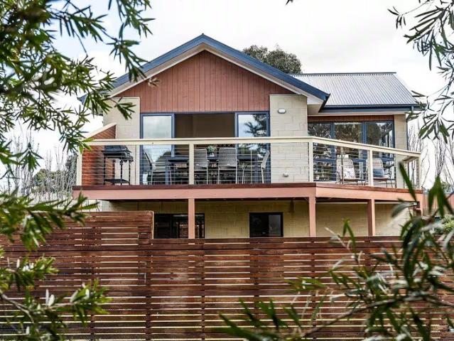 Townhouse for sale in Rutherglen, Shire of Indigo