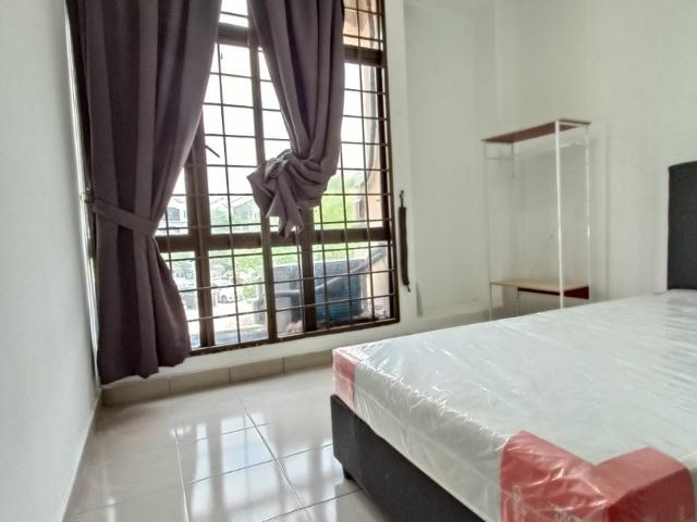 Room for rent in Petaling, Alam Impian
