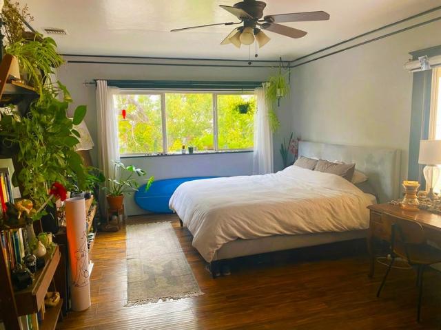 Room for rent in Canoga Park, California