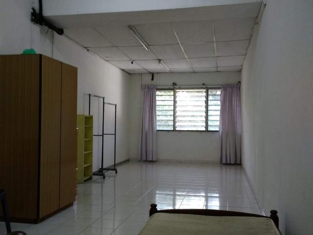 Room for rent in Farlim, George Town