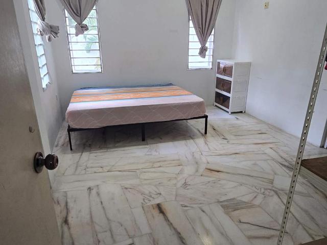 Room for rent in Petaling, Alam Impian
