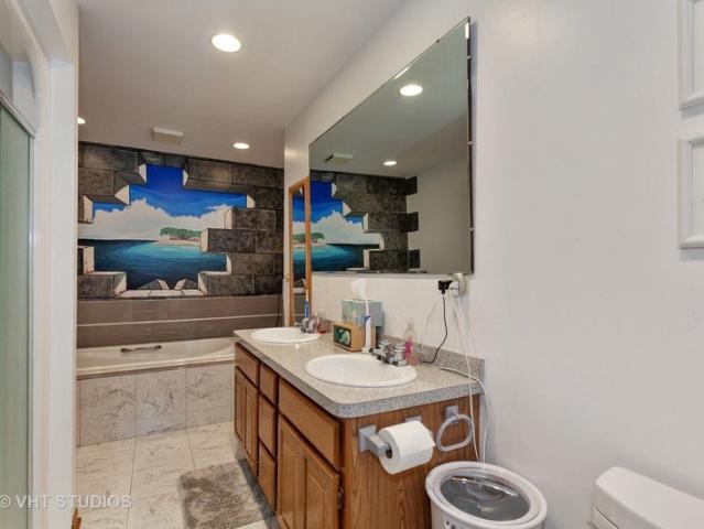 Room for rent in Clarendon Hills, Illinois