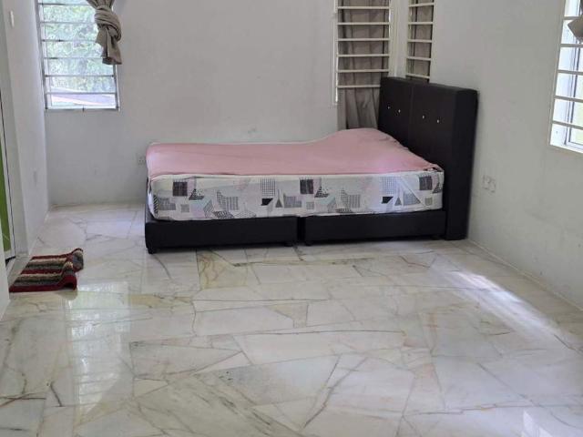 Room for rent in Petaling, Alam Impian